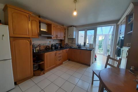 4 bedroom apartment to rent, Mandela Street, London, SW9