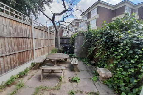 4 bedroom apartment to rent, Mandela Street, London, SW9