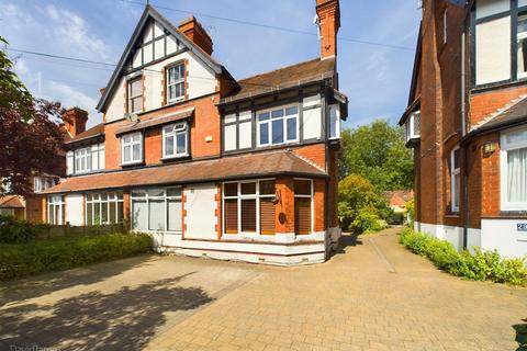 Flat B, 27 Ebers Road, Nottingham, NG3 5DY