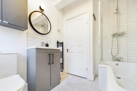 Flat B, 27 Ebers Road, Nottingham, NG3 5DY