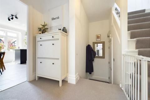 Flat B, 27 Ebers Road, Nottingham, NG3 5DY