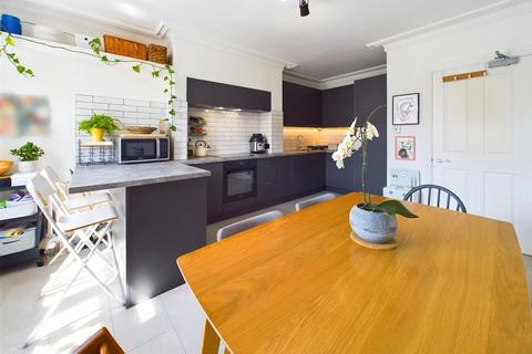 Flat B, 27 Ebers Road, Nottingham, NG3 5DY