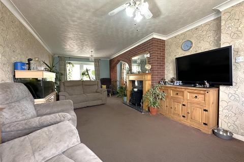 4 bedroom detached house for sale, Oaklands Close, Collingham, Newark