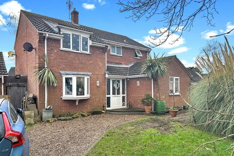 4 bedroom detached house for sale, Oaklands Close, Collingham, Newark