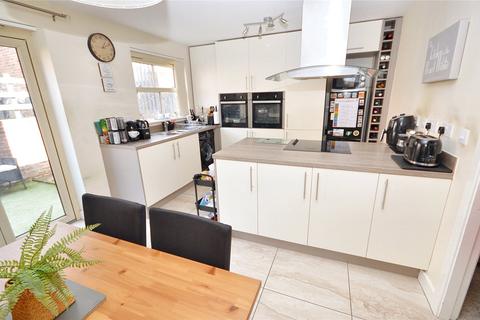 3 bedroom townhouse for sale, Oak Park Drive, Leeds, West Yorkshire