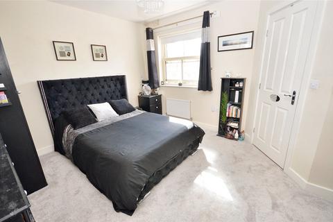 3 bedroom townhouse for sale, Oak Park Drive, Leeds, West Yorkshire