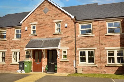 3 bedroom townhouse for sale, Oak Park Drive, Leeds, West Yorkshire