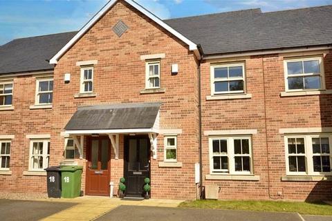 3 bedroom townhouse for sale, Oak Park Drive, Leeds, West Yorkshire