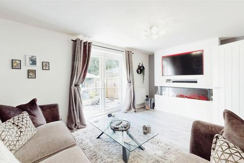 33 Carrier Lane, Bradford, BD2 3FX