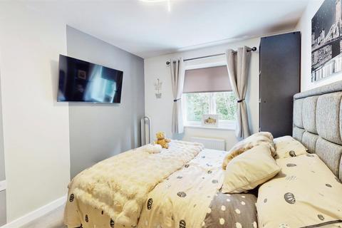 33 Carrier Lane, Bradford, BD2 3FX