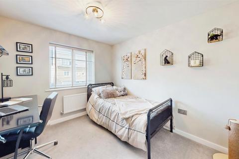 33 Carrier Lane, Bradford, BD2 3FX