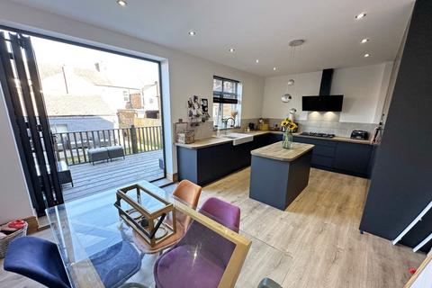 4 bedroom end of terrace house for sale, Kirton Park Terrace, North Shields, Tyne and Wear