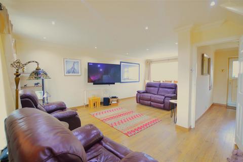 4 bedroom house for sale, Coleridge Crescent, Colnbrook, Slough