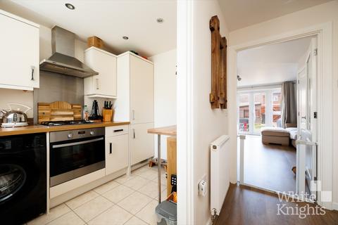 32 Elk Path, Three Mile Cross, Reading, RG7 1WE