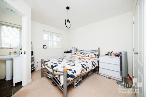 32 Elk Path, Three Mile Cross, Reading, RG7 1WE