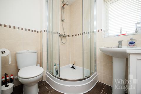 32 Elk Path, Three Mile Cross, Reading, RG7 1WE