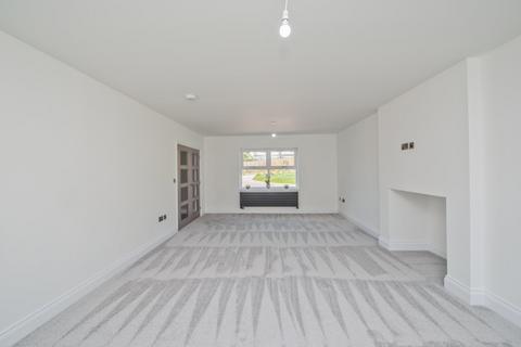 5 bedroom detached house for sale, Leeds Road, Howden Clough, West Yorkshire, WF17