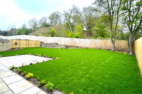 5 bedroom detached house for sale, Leeds Road, Howden Clough, West Yorkshire, WF17