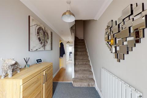 9 Beckside, Halifax, HX3 7QG