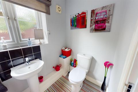 9 Beckside, Halifax, HX3 7QG
