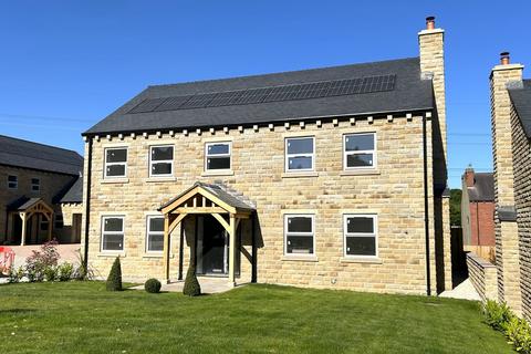 4 bedroom detached house for sale, Leeds Road, Howden Clough, West Yorkshire, WF17