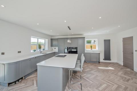 4 bedroom detached house for sale, Leeds Road, Howden Clough, West Yorkshire, WF17