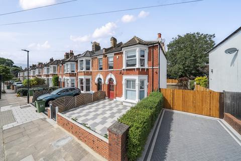 3 bedroom semi-detached house to rent, Craigton Road London SE9