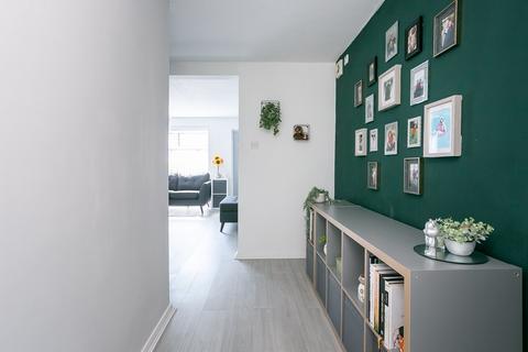 61 Northfield Drive, Edinburgh, EH8 7RG