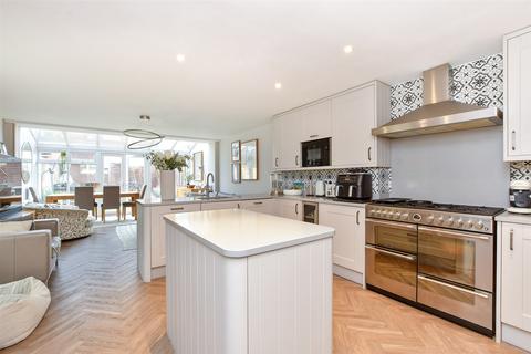 4 bedroom semi-detached house for sale, Fullingpits Avenue, Maidstone, Kent