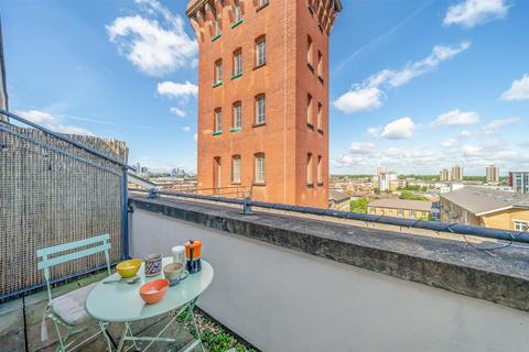 1 bedroom apartment for sale, Lexington Building, Bow Quarter, Bow, London, E3