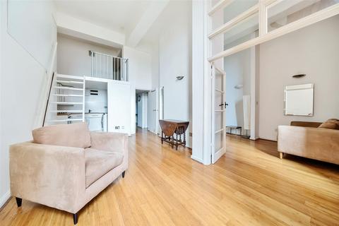 2 bedroom apartment for sale, Lexington Building, Bow Quarter, Bow, London, E3