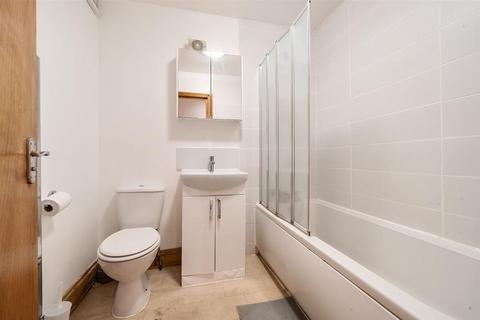 1 bedroom flat for sale, St. Leonards Street, London, E3