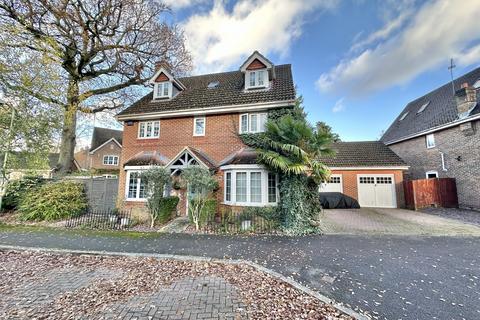 5 bedroom detached house for sale, Kintbury Close, Fleet, Hampshire