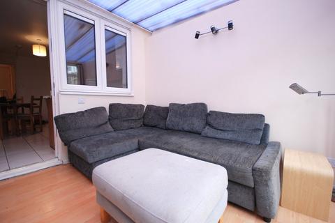 4 bedroom terraced house to rent, Mandela Street, Oval SW9