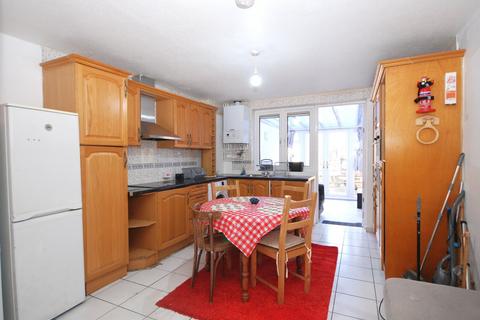 4 bedroom terraced house to rent, Mandela Street, Oval SW9
