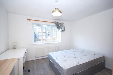 4 bedroom terraced house to rent, Mandela Street, Oval SW9