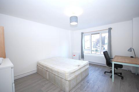 4 bedroom terraced house to rent, Mandela Street, Oval SW9