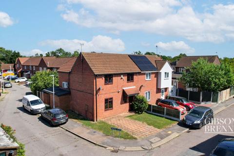 3 bedroom semi-detached house for sale, Jardine Road, Basildon, SS13