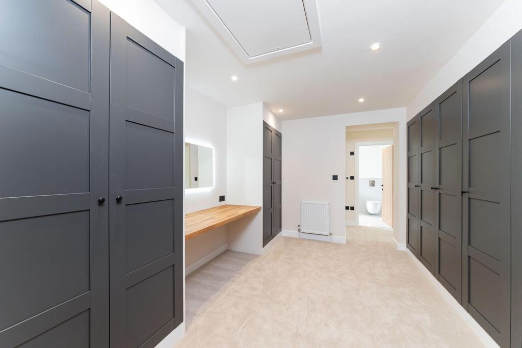 DRESSING ROOM.jpg