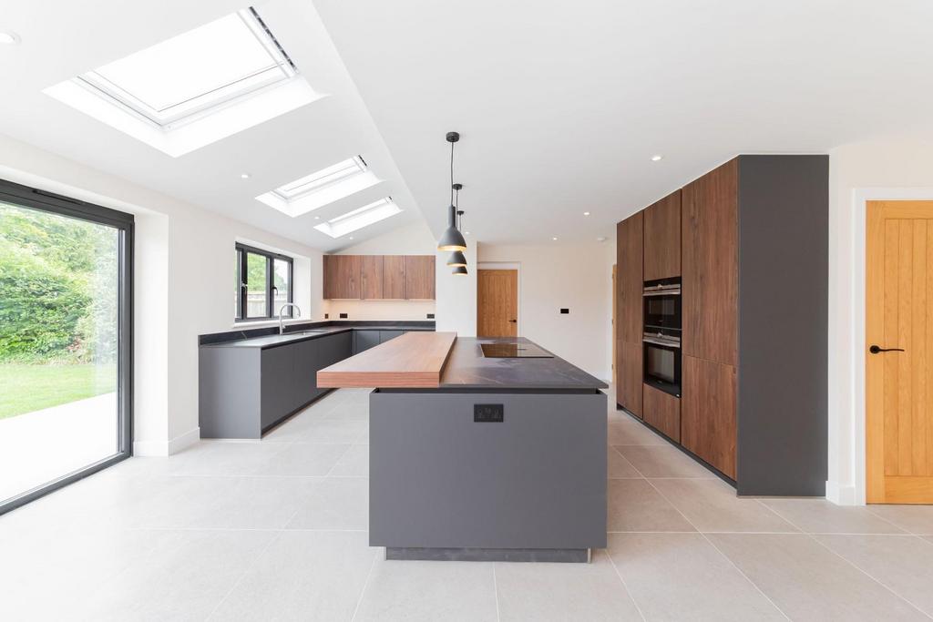 KITCHEN i.jpg