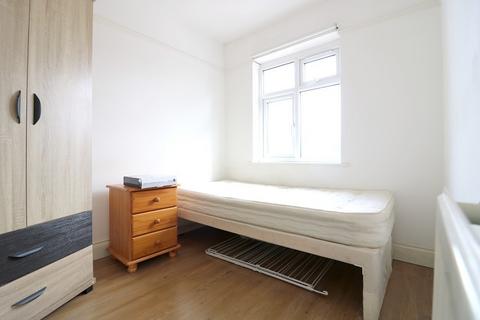 4 bedroom maisonette to rent, Carlisle Avenue,  London, W3