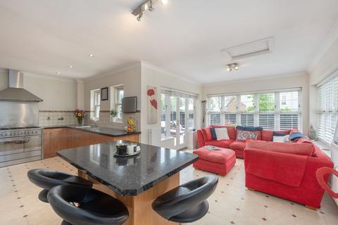 5 bedroom detached house for sale, Beaulieu Boulevard, Chelmsford CM1