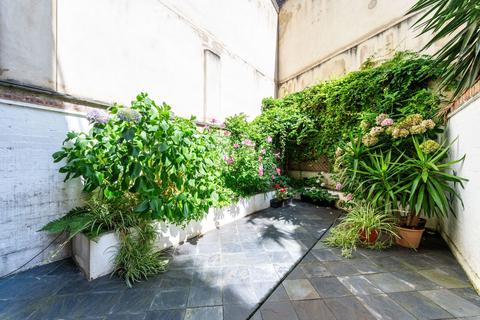 27 Eaton Row, London, SW1W 0JA