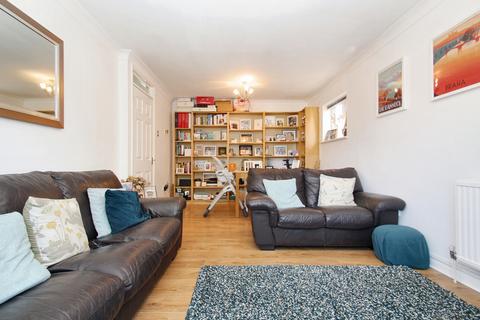 2 bedroom apartment for sale, Pages Lane, Uxbridge