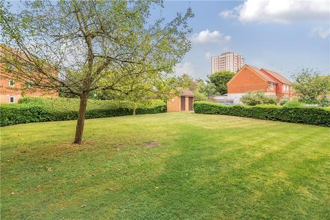 74 Varsity Drive, Twickenham, TW1 1AH