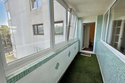 2 bedroom flat for sale, East Cliff