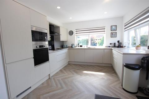 2 Briarfield Close, Bradford, BD10 8QP