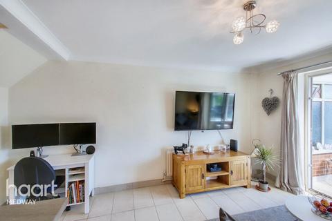 2 bedroom end of terrace house for sale, Kitchener Road, Rochester