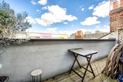 2 bedroom flat for sale, Down Place, Hammersmith, London, W6