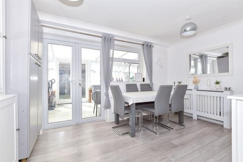 1 Cross Stile, Ashford, TN23 5EH